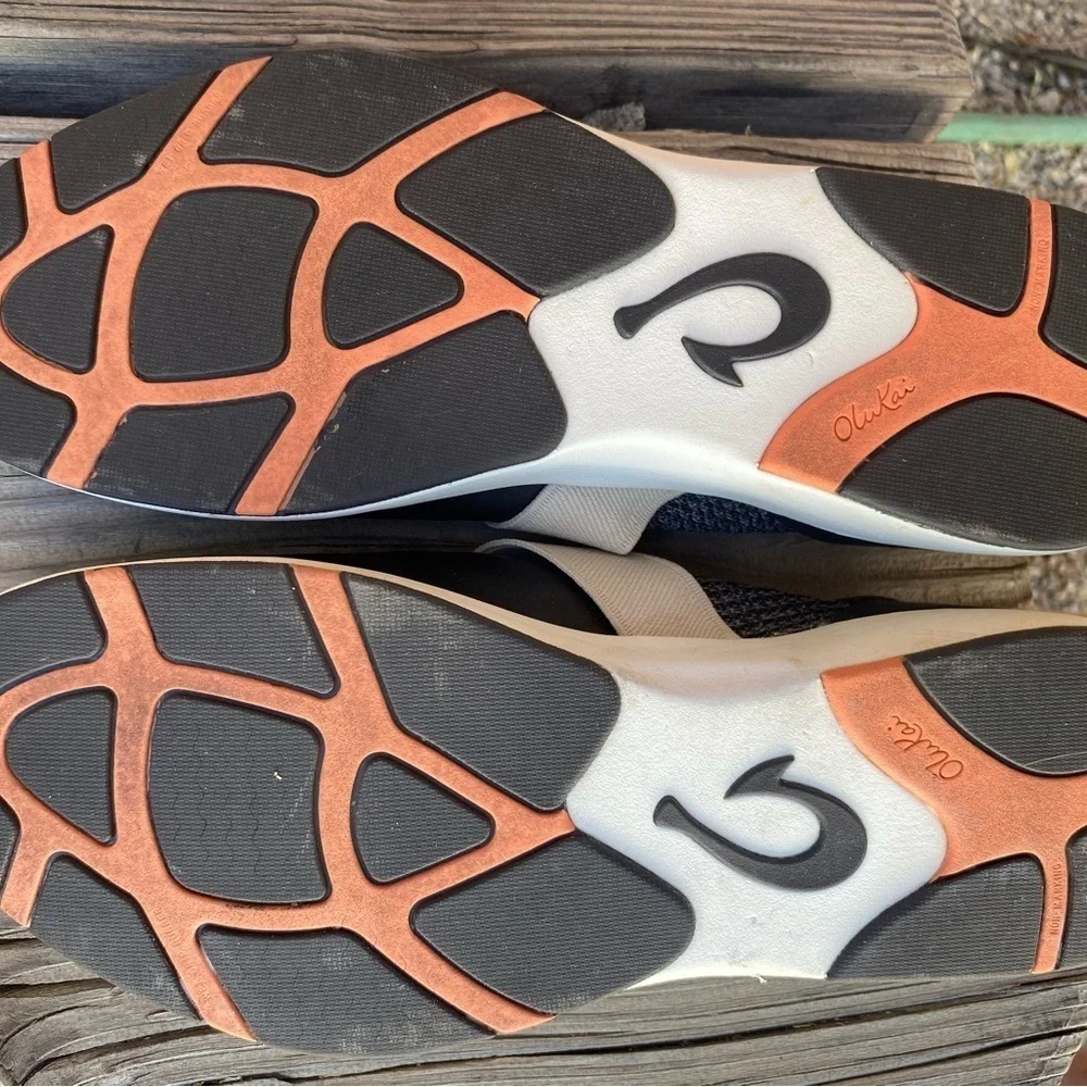 Olukai Women's Miki Slip On - Grey/Black Olukai Ladies Casual SZ 8.5